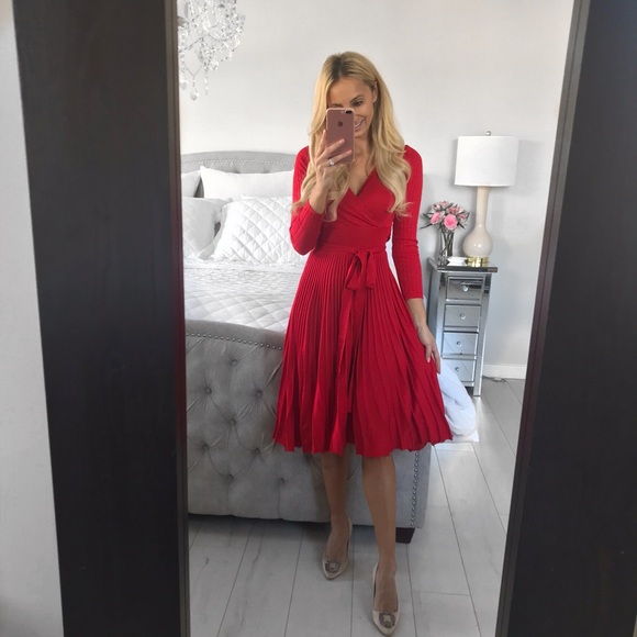 LAST ONE!!! Elegant Pleated Midi Red Dress - Picture 5 of 8